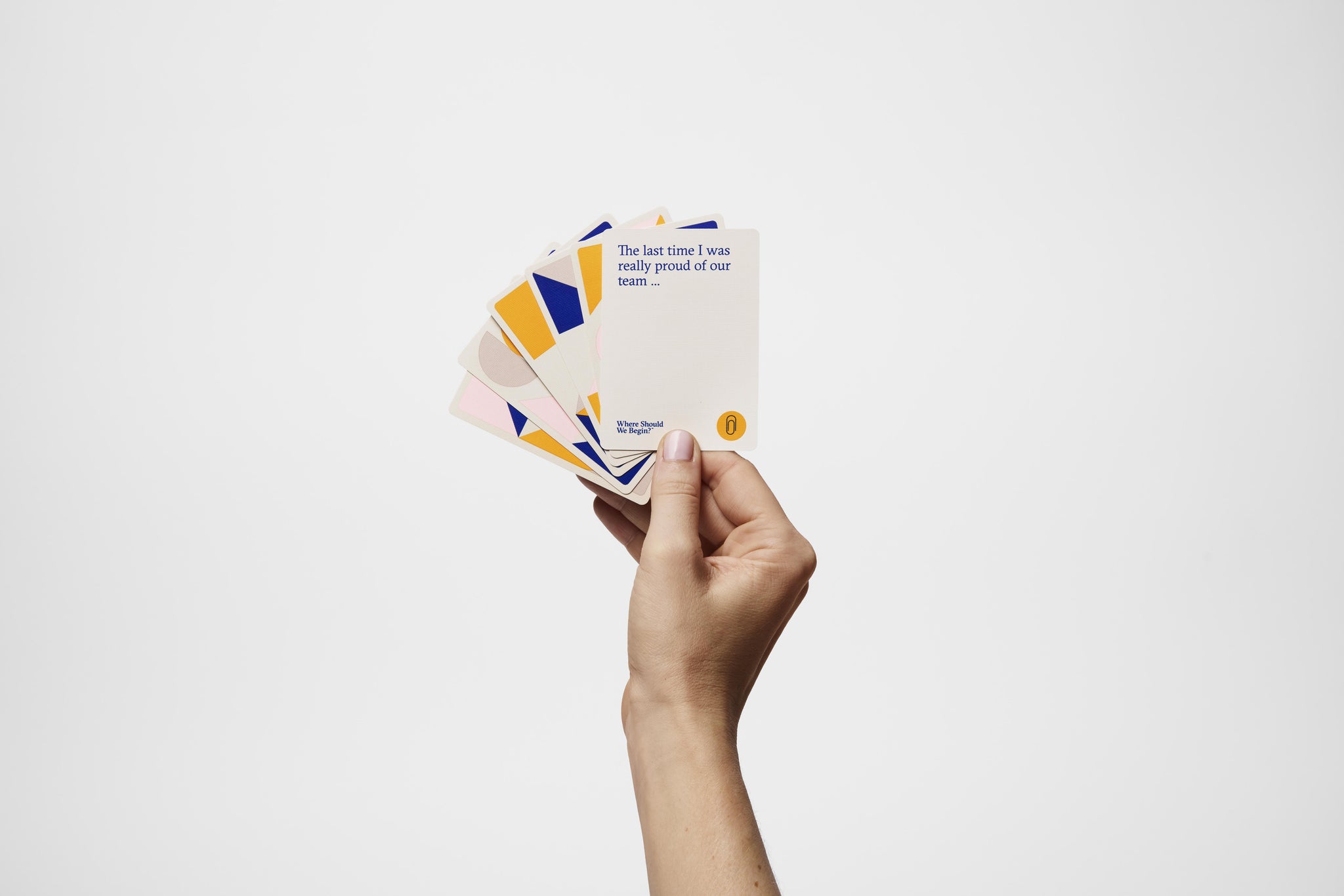 ESTHER PEREL Où devrions-nous commencer ? Un jeu d'histoires - Cartes de conversation pour couples et amis - Jeu interactif pour couples avec 200 cartes de questions - 2 à 6 joueurs ESTHER PEREL Où devrions-nous commencer ? Un jeu d'histoires - Cartes de conversation pour couples et amis - Jeu interactif pour couples avec 200 cartes de questions - 2 à 6 joueurs